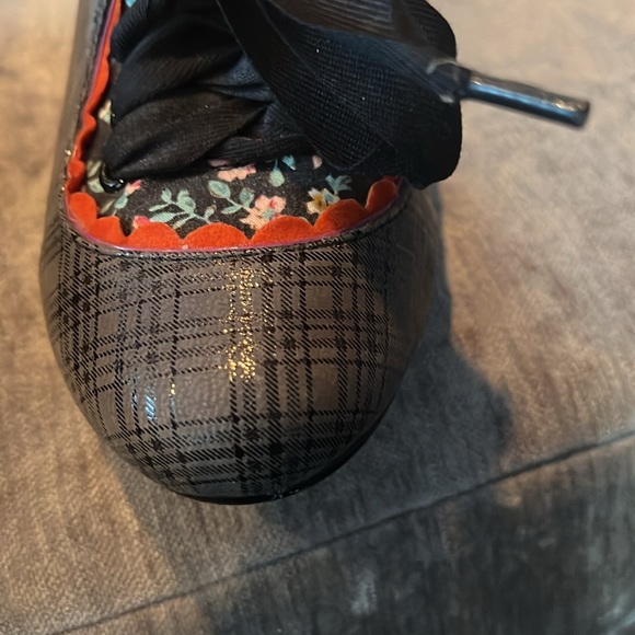 Adorable Made in London Poetic License 5 1/2 lace up shoes - Picture 8 of 8